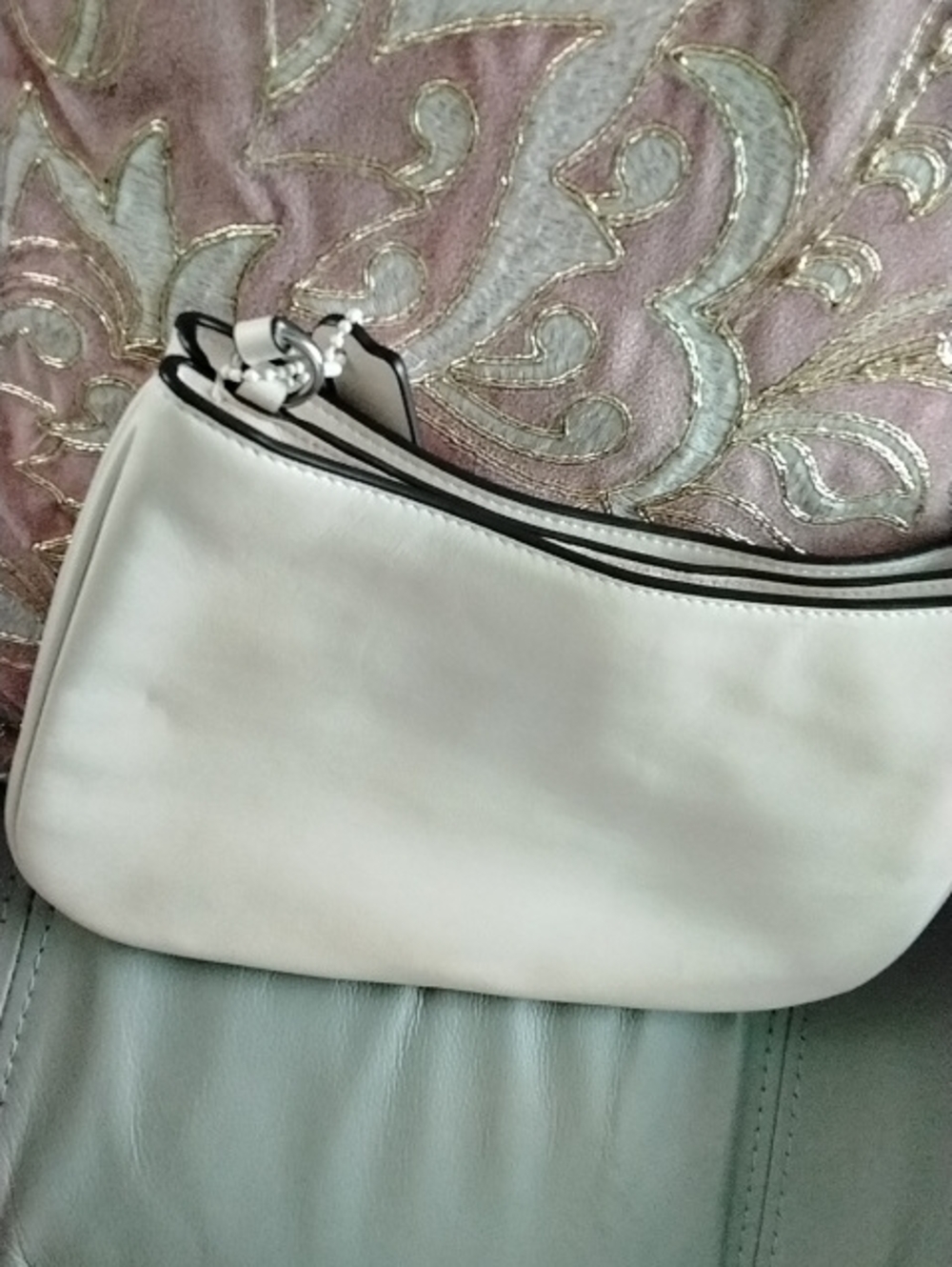 Coach Cream Leather Shoulder Bag with Black Piping - Picture 3 of 6